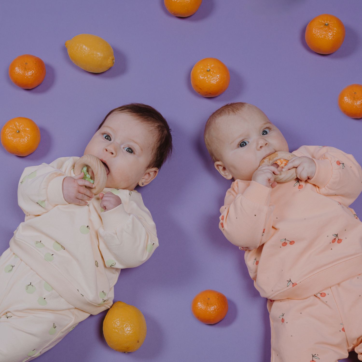 Hochet sensoriel Sensory Donut oranges (Petit Boum) - Image 4