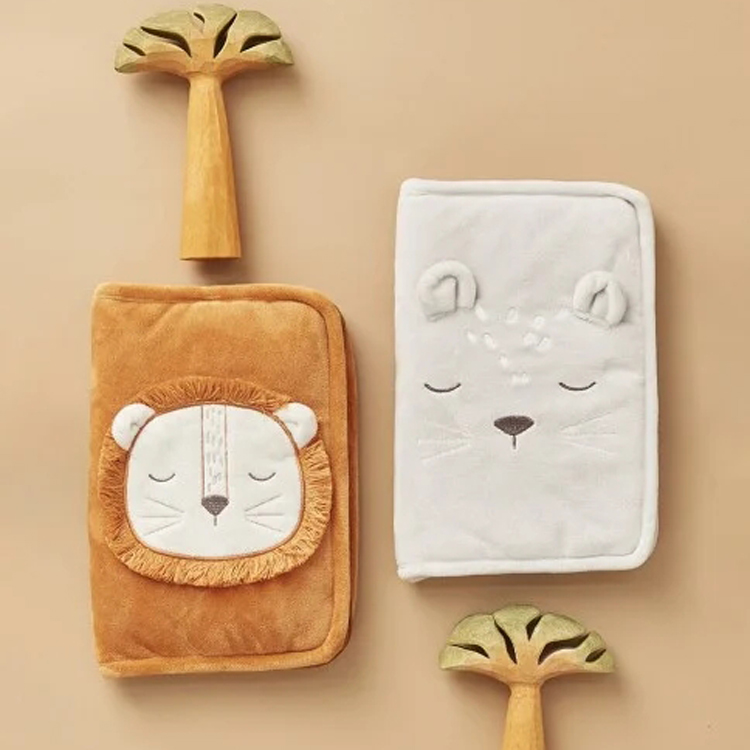 Protège carnet de santé Babou & Kendi (Noukie's) - Image 1