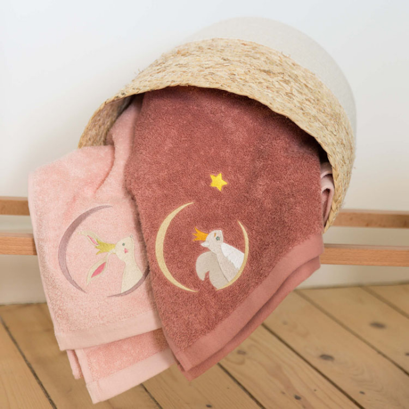 Serviette de bain brique écureuil personnalisable (70 x 140 cm) (L'oiseau bateau) - Image 2