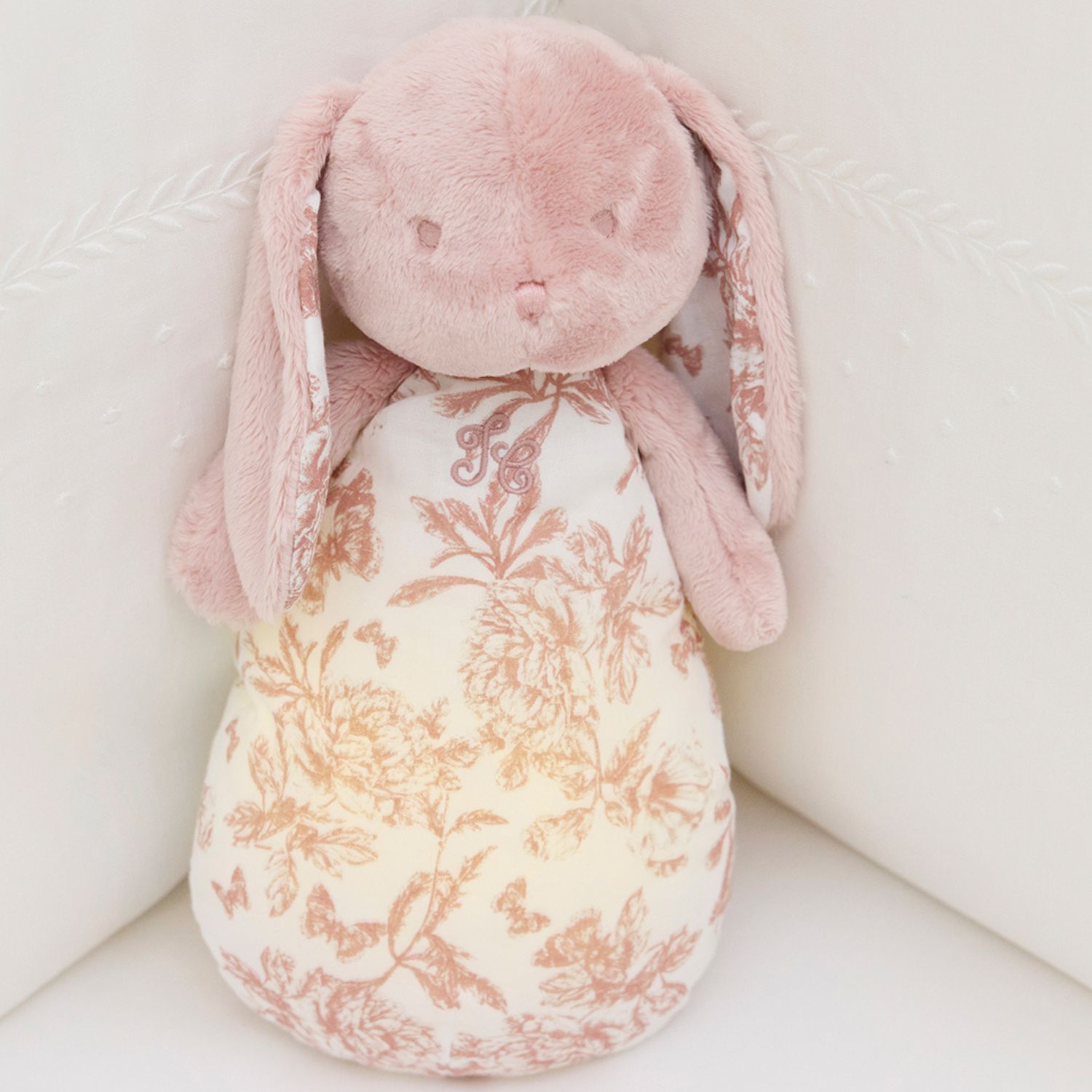 Peluche bruit blanc lapin Toile de Jouy rose (Tartine et Chocolat) - Image 2