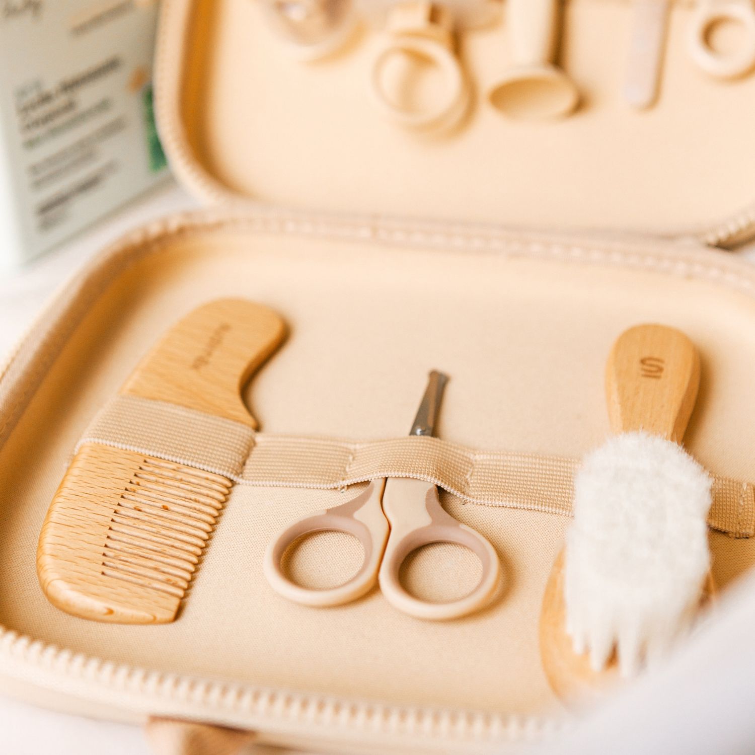 Trousse de soin et de toilette Wonderland (8 accessoires) (Suavinex) - Image 5