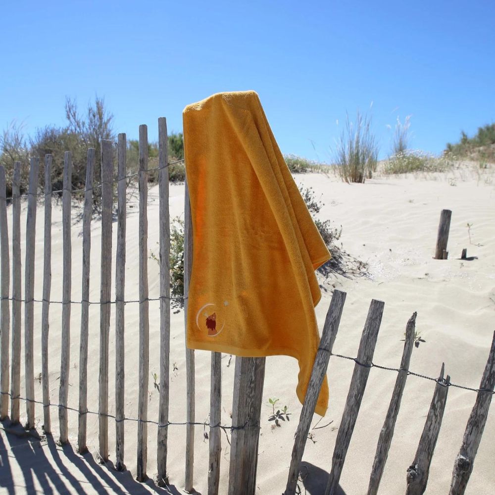 Serviette de bain lion safran personnalisable (100 x 100 cm) (L'oiseau bateau) - Image 1