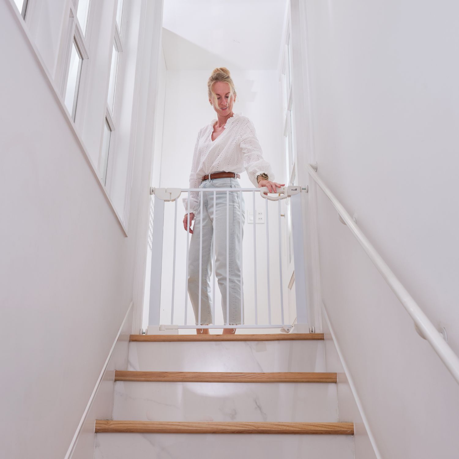 Barrière de sécurité Easylock Flatstep Blanche (69 à 76 cm) (Geuther) - Image 2
