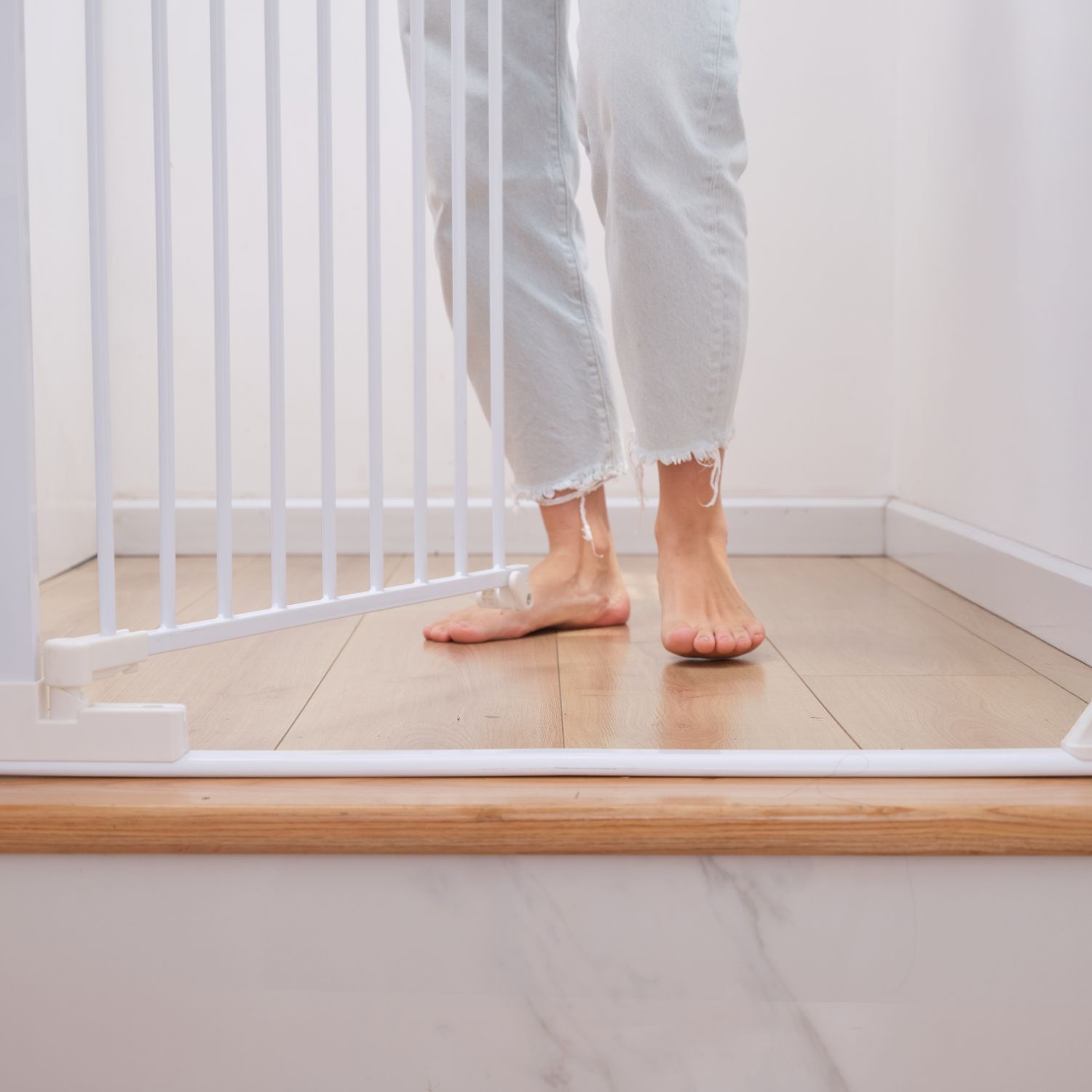 Barrière de sécurité Easylock Flatstep Blanche (69 à 76 cm) (Geuther) - Image 3