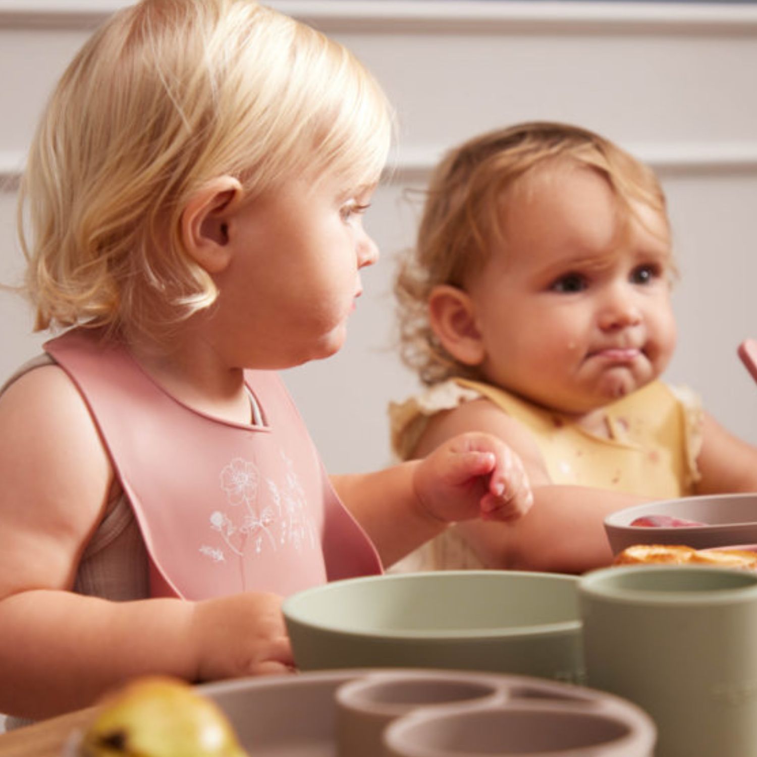 Bavoir silicone imprimé Fleurs d'automne (Filibabba) - Image 1