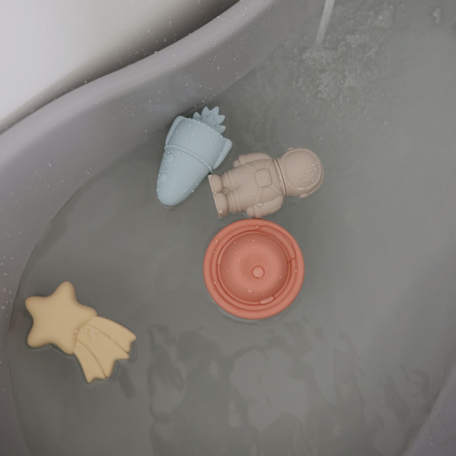 Lot de 4 jouets de bain Space (Mushie) - Image 4