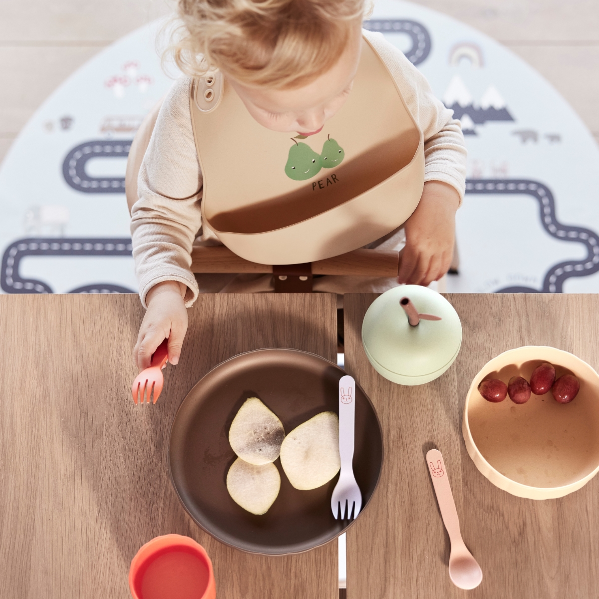 Lot de 2 bavoirs en silicone Yummy Clay-Caramel (OYOY Mini) - Image 3
