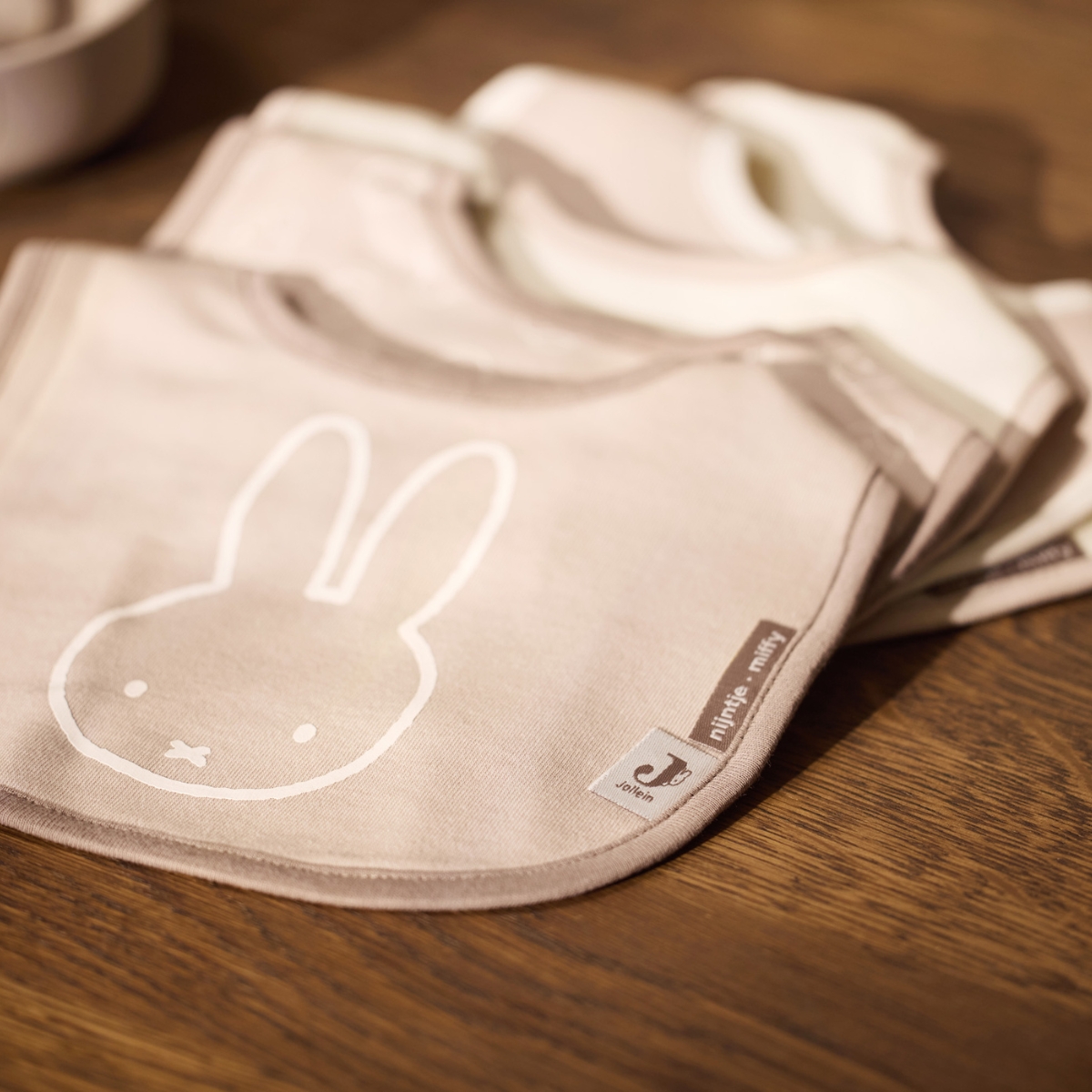 Lot de 5 bavoirs imperméables Miffy and Friends (Jollein) - Image 3