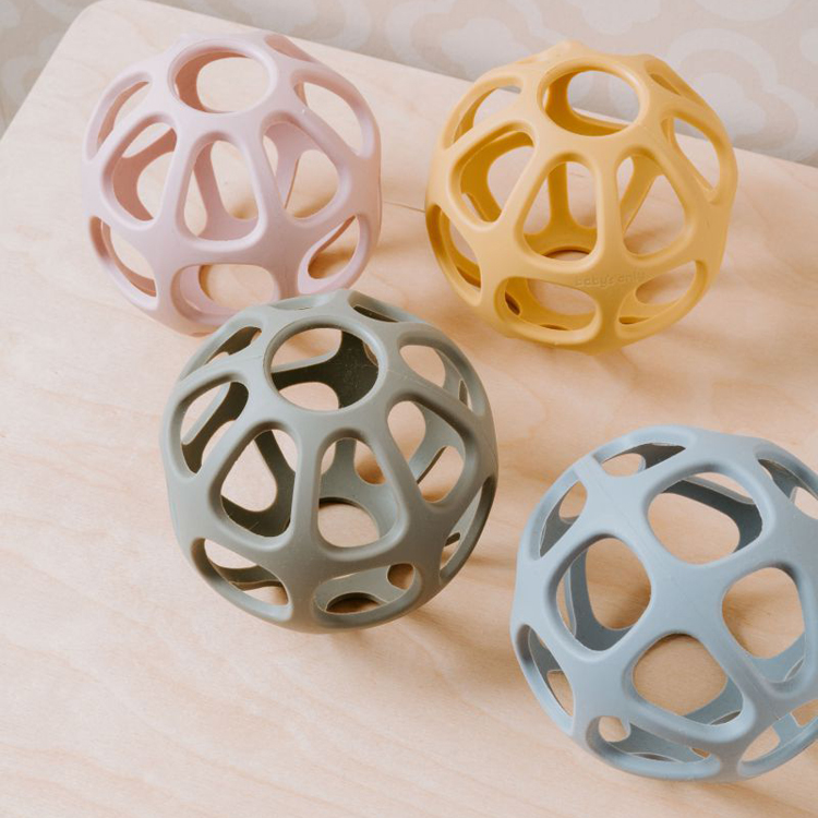 Balle de préhension en silicone rose (Baby's Only) - Image 4