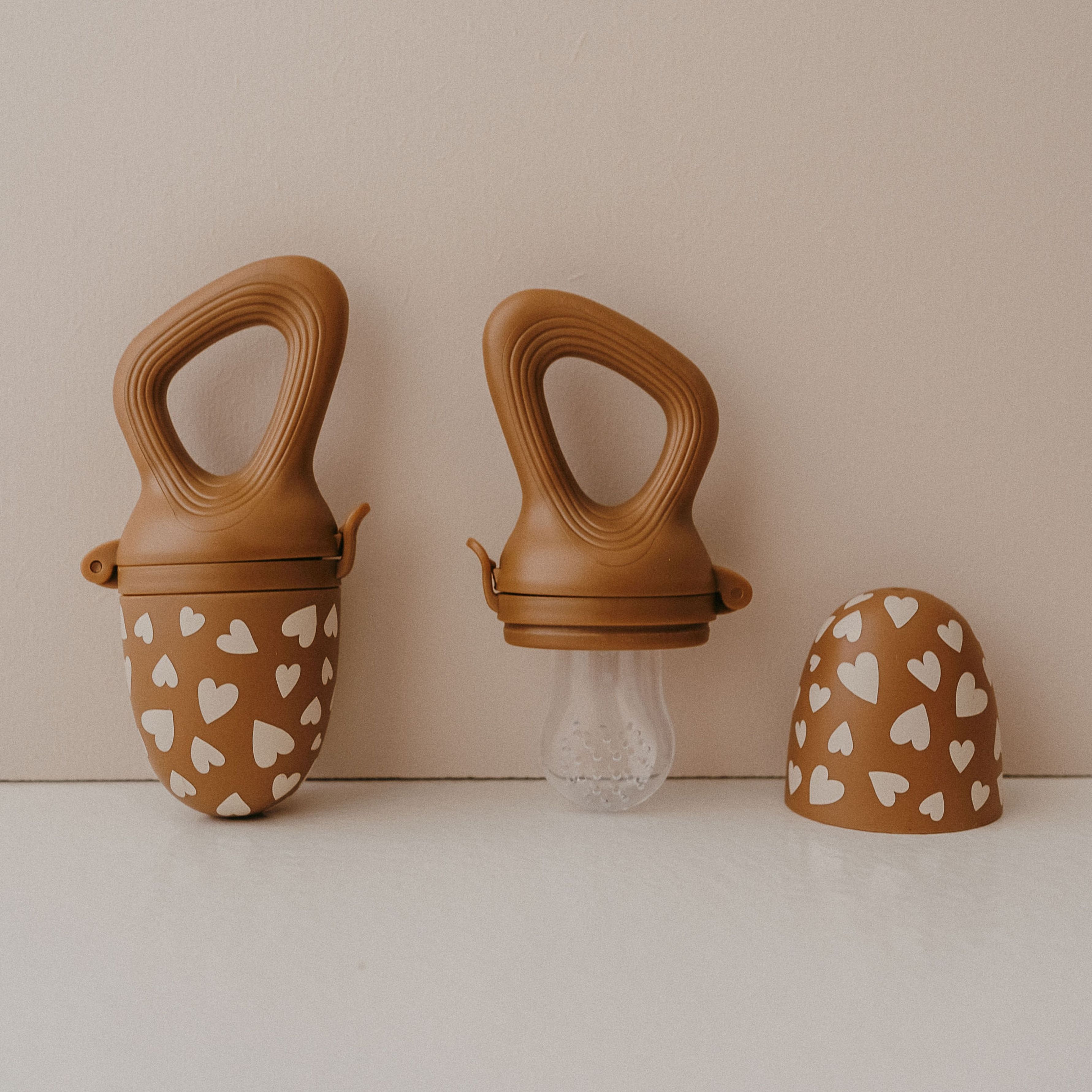 Sucette grignoteuse et 4 embouts Fall In Love camel (Zakuw) - Image 3