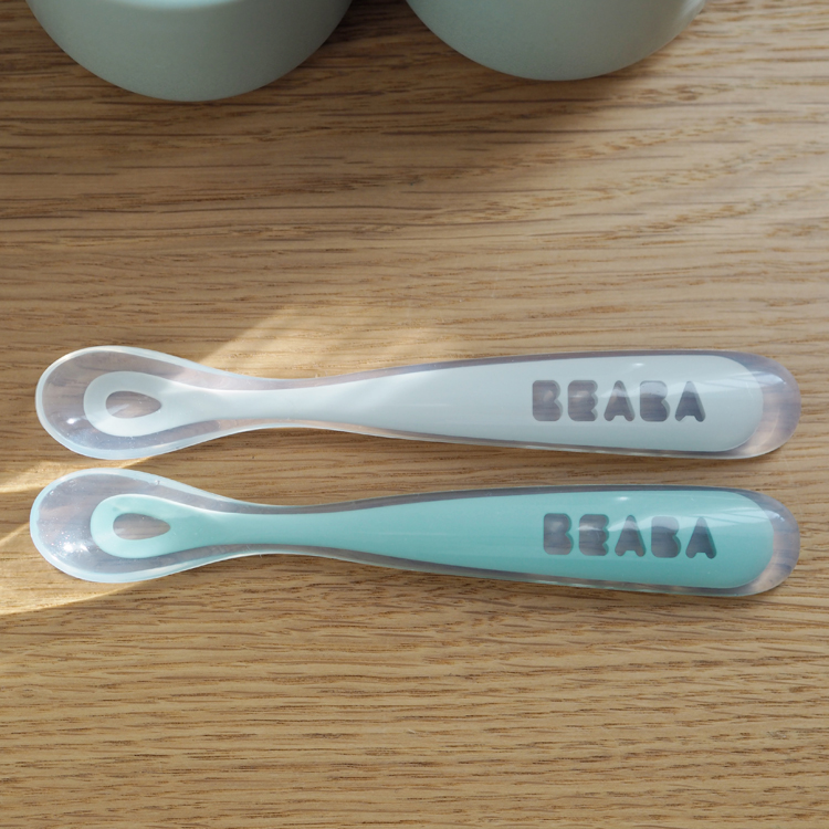 Lot de 2 cuillères 1er âge en silicone gris et vert sauge (Béaba) - Image 2