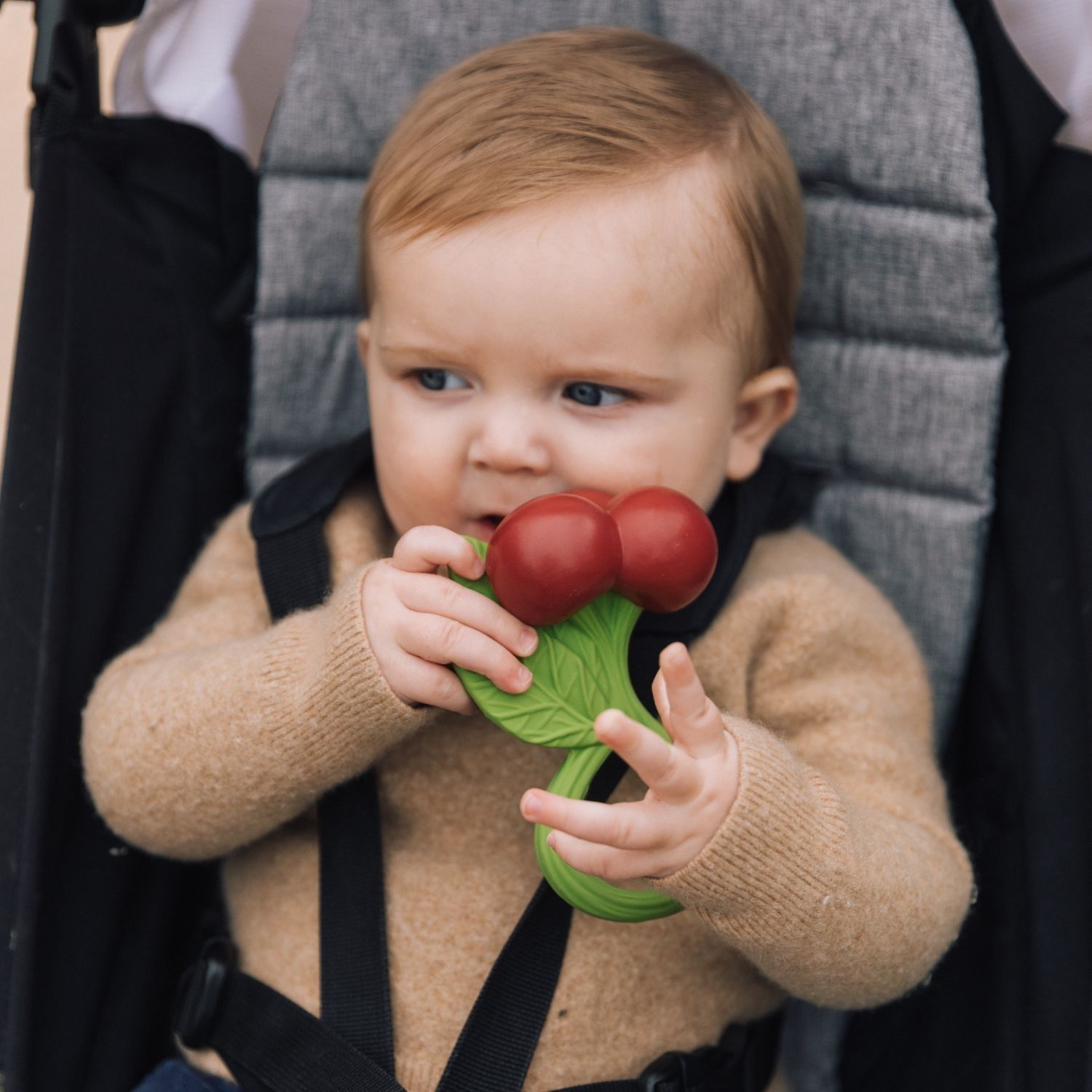 Hochet et anneau de dentition bébé Cherry (Oli and Carol) - Image 2