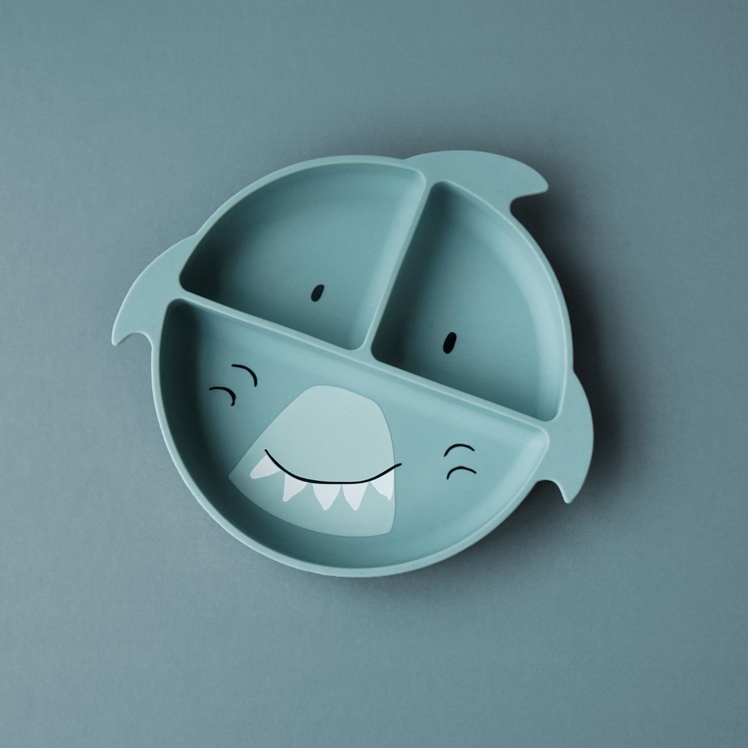 Assiette à compartiments en silicone Mr. Shark (Trixie) - Image 1
