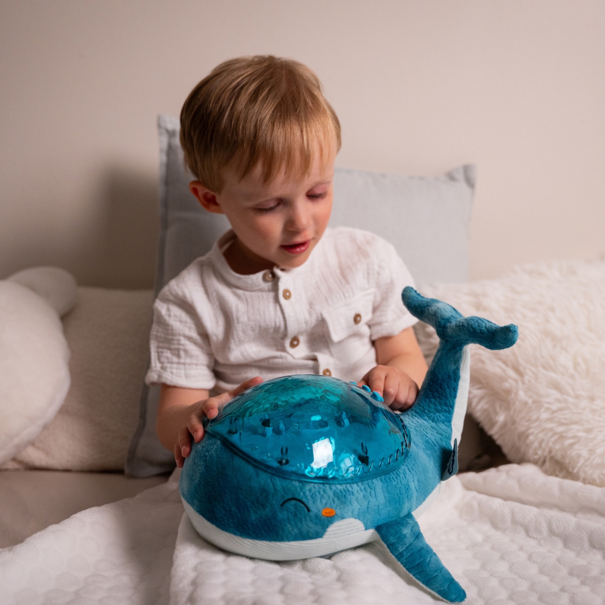Veilleuse peluche Tranquil Whale Blue (rechargeable) (Cloud B) - Image 3