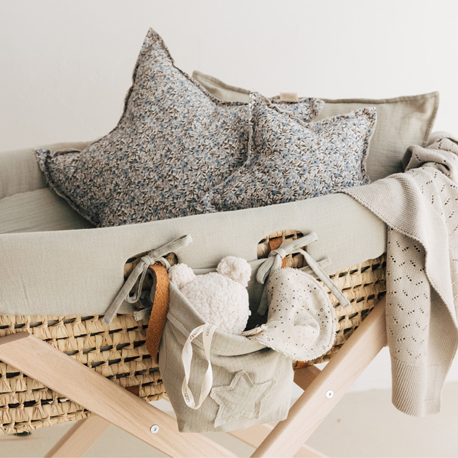 Couffin souple en osier avec anses en cuir (Babyshower) - Image 4