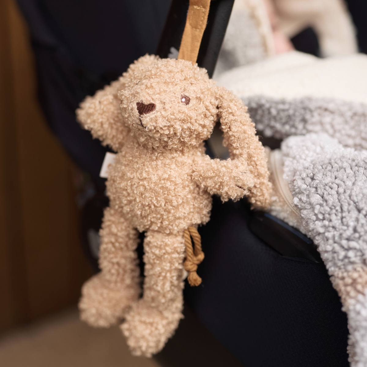 Jouet d'activités à suspendre Bunny Riverside