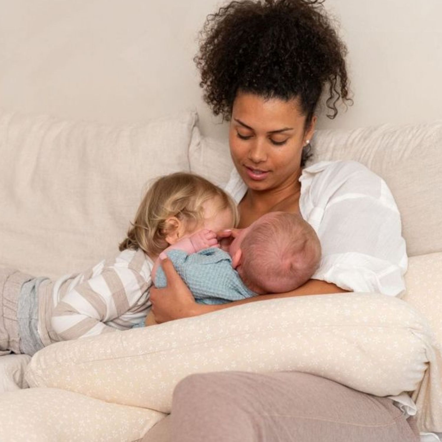 Coussin de grossesse 2 en 1 Maxxy Flowers Sand (Doomoo) - Image 3