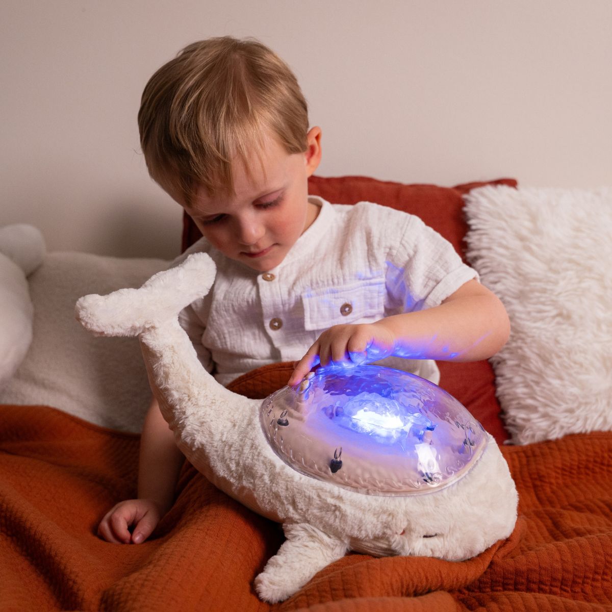 Veilleuse peluche Tranquil Whale White (rechargeable) (Cloud B) - Image 1