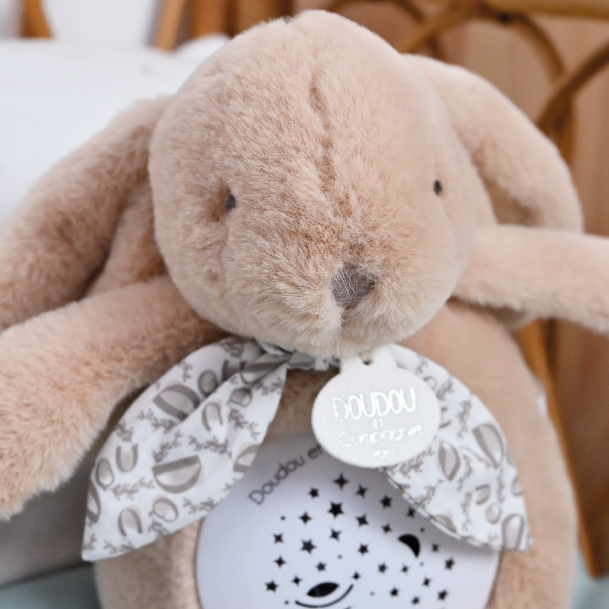 Veilleuse musicale projections d'étoiles beige sable (24 cm) (Doudou et Compagnie) - Image 2