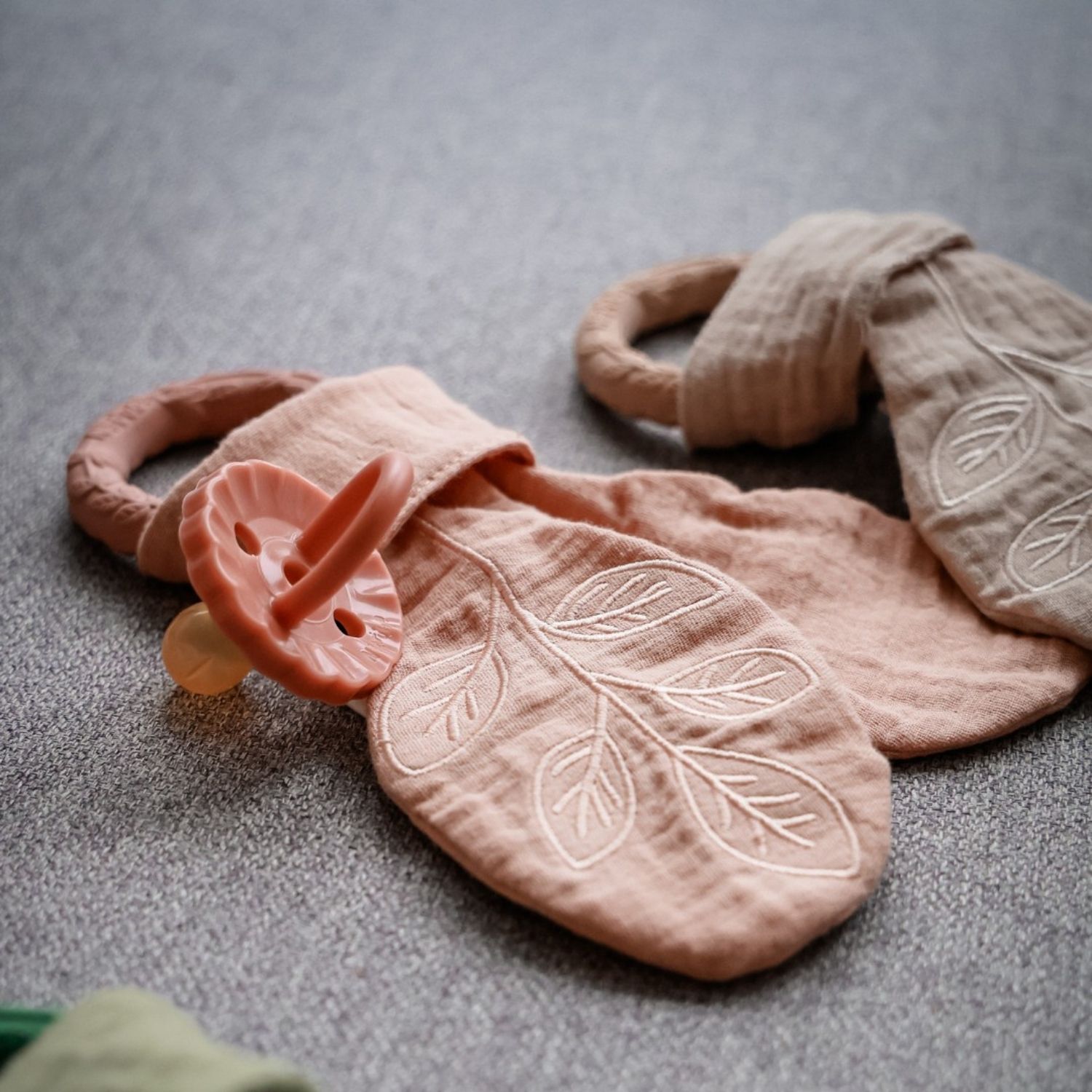 Anneau de dentition Leaf Rose (Natruba) - Image 1