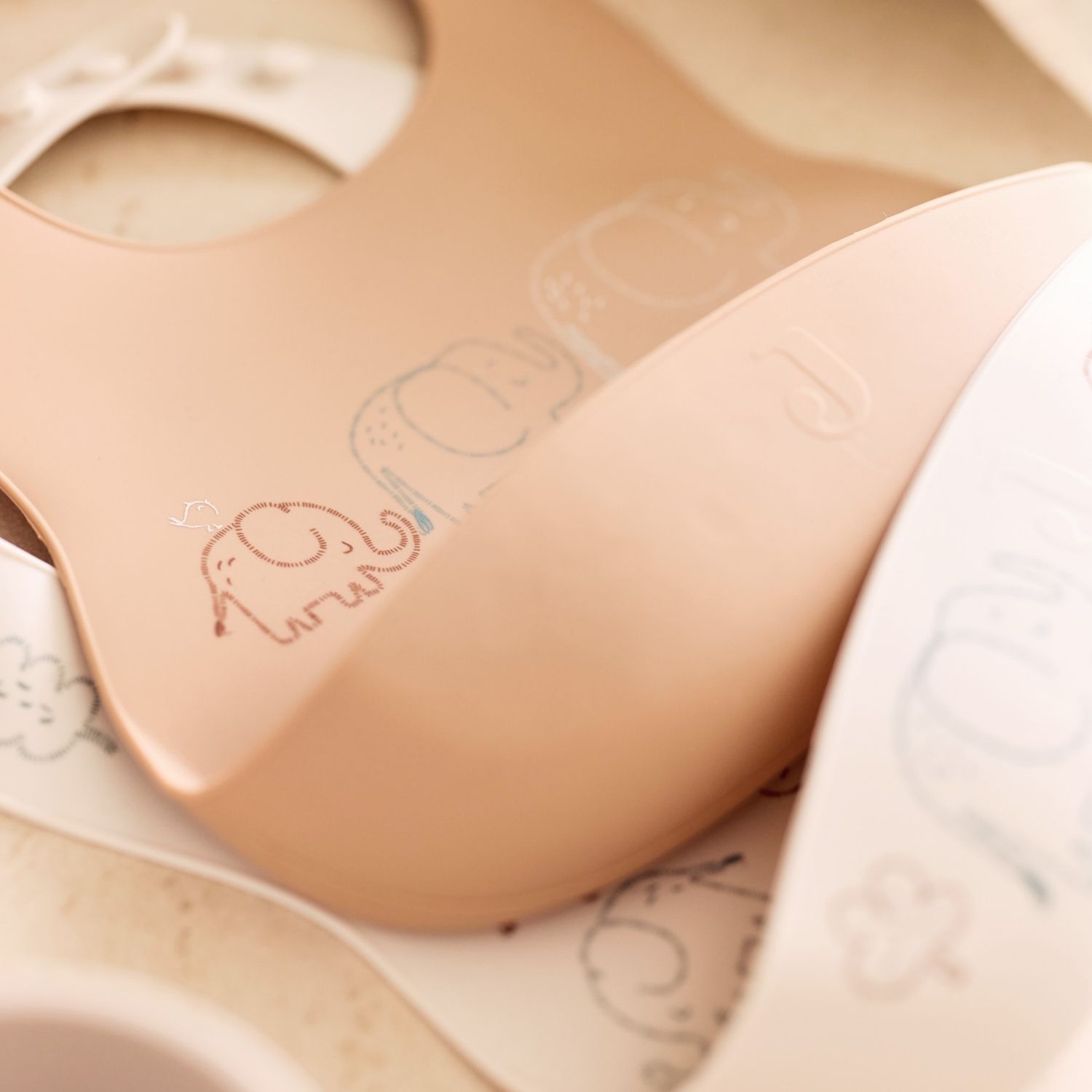 Jollein - Lot de 2 bavoirs en silicone Elephant Tales