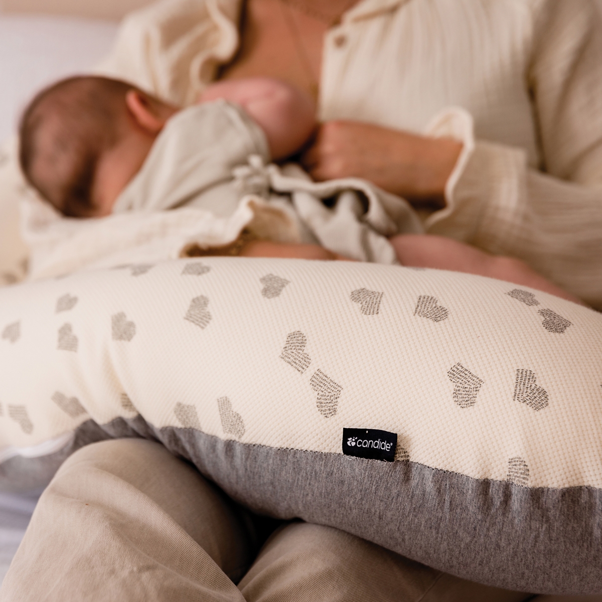 Coussin de maternité Jersey cœurs-gris (Candide) - Image 4