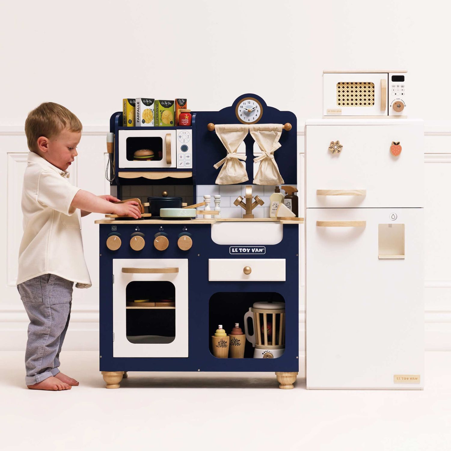 Cuisine bleue Oxford en bois FSC (Le Toy Van) - Image 3
