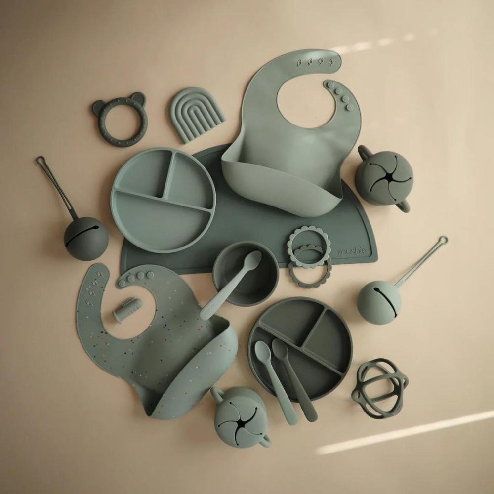 Assiette à compartiments en silicone avec ventouse Cambridge blue (Mushie) - Image 2