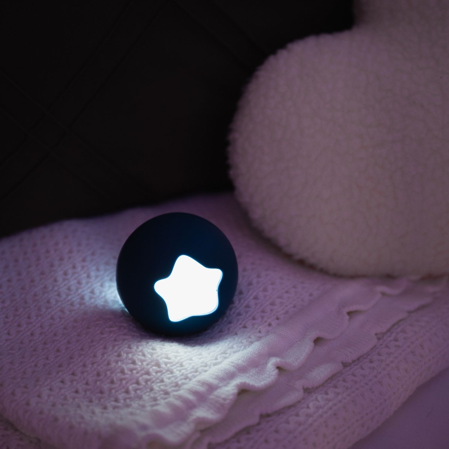 Petite veilleuse nomade Little Moon Beige (Pabobo) - Image 2