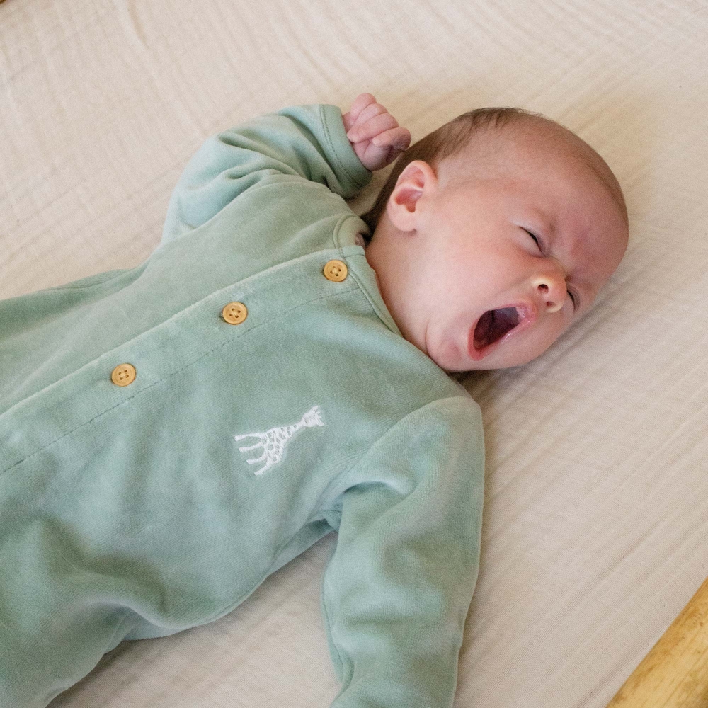 Pyjama en velours olive Sophie la girafe (1 mois) (Trois Kilos Sept) - Image 1