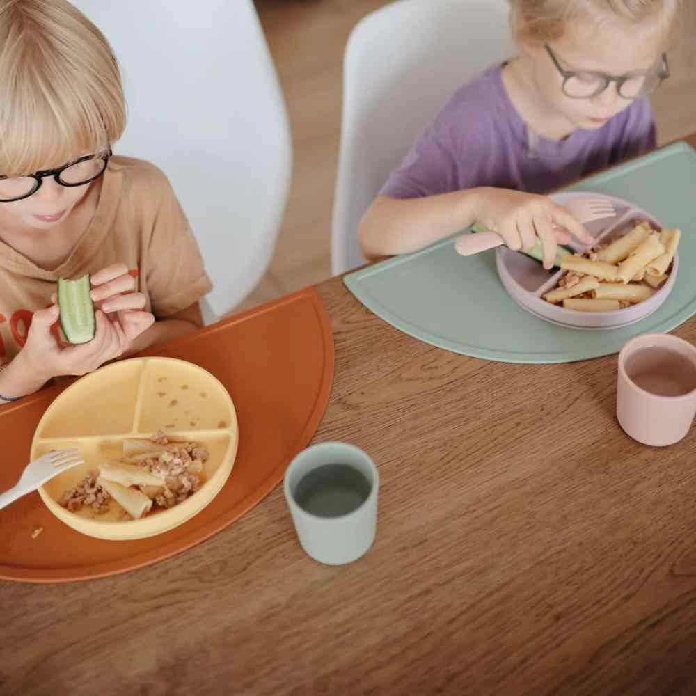Assiette à compartiments en silicone avec ventouse Pale Daffodil (Mushie) - Image 3