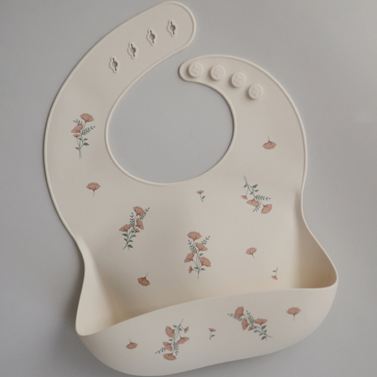 Bavoir à poche en silicone Pink Flowers (Mushie) - Image 2