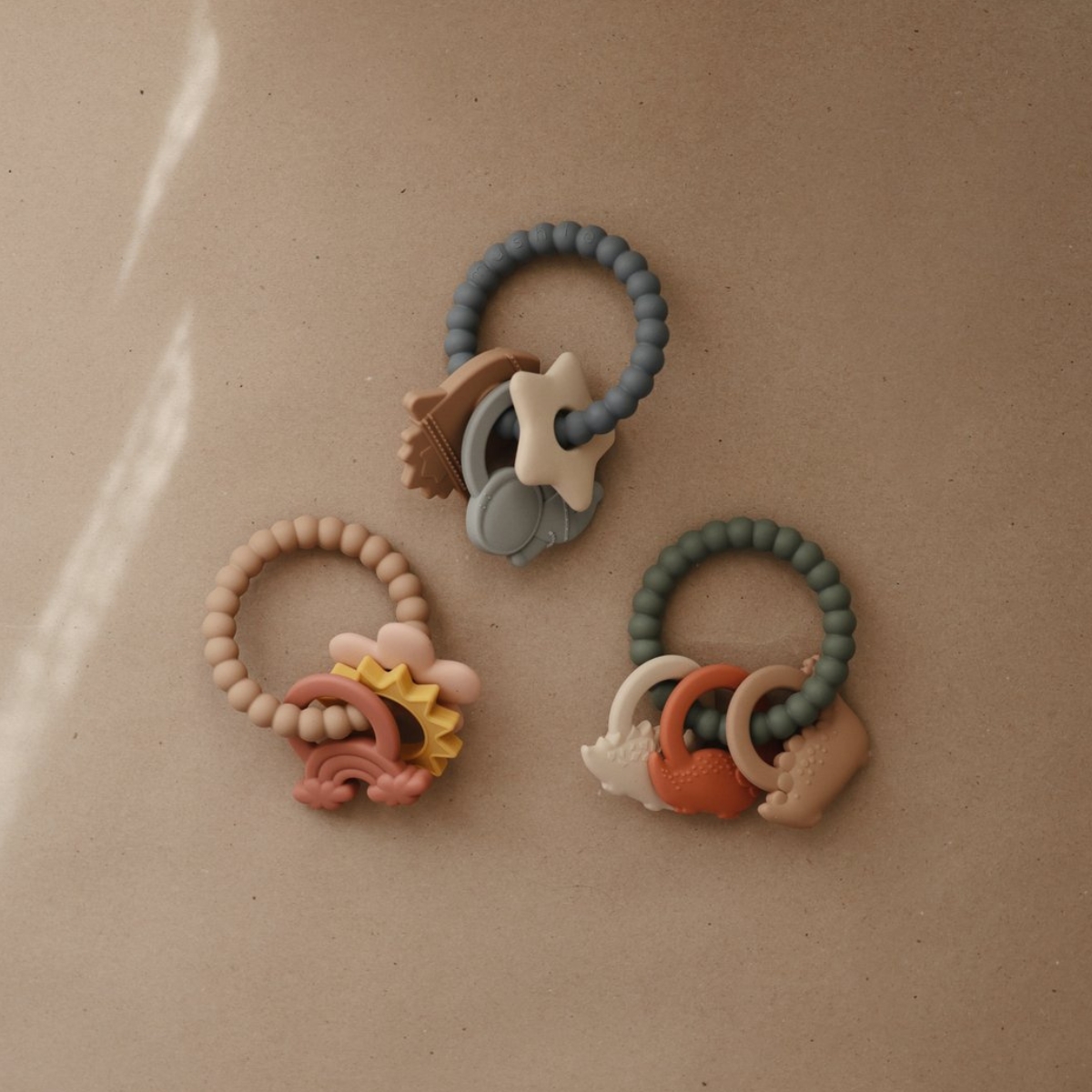 Jouet de dentition Ring Space (Mushie) - Image 4