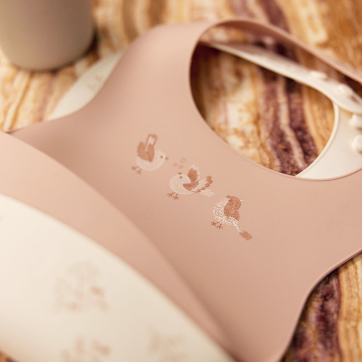 Lot de 2 bavoirs en silicone Lovely Birds (Jollein) - Image 1