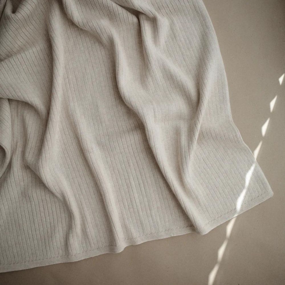 Couverture en coton bio Ribbed Beige melange (80 x 100 cm) (Mushie) - Image 3