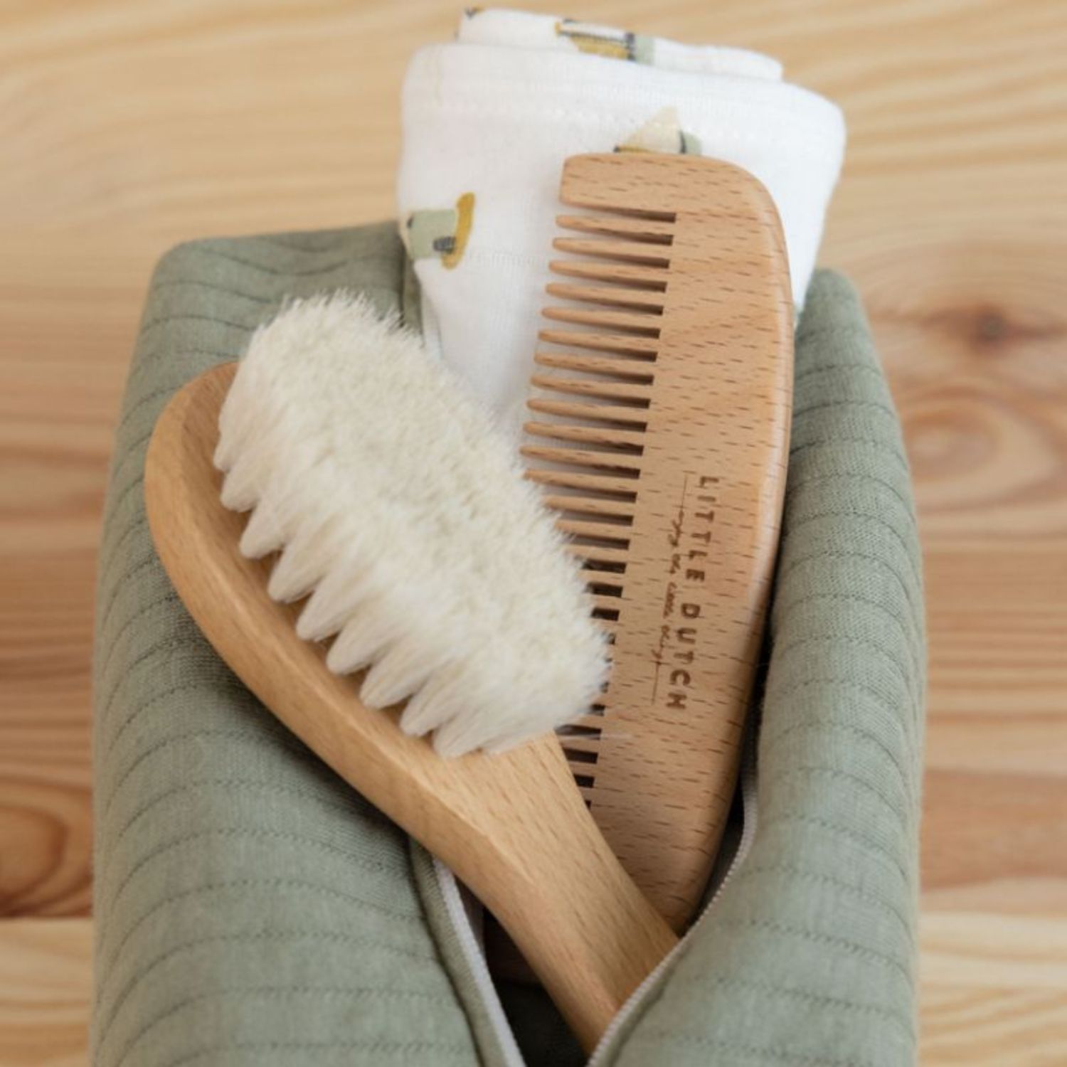Ensemble brosse et peigne bébé en bois (Little Dutch) - Image 3