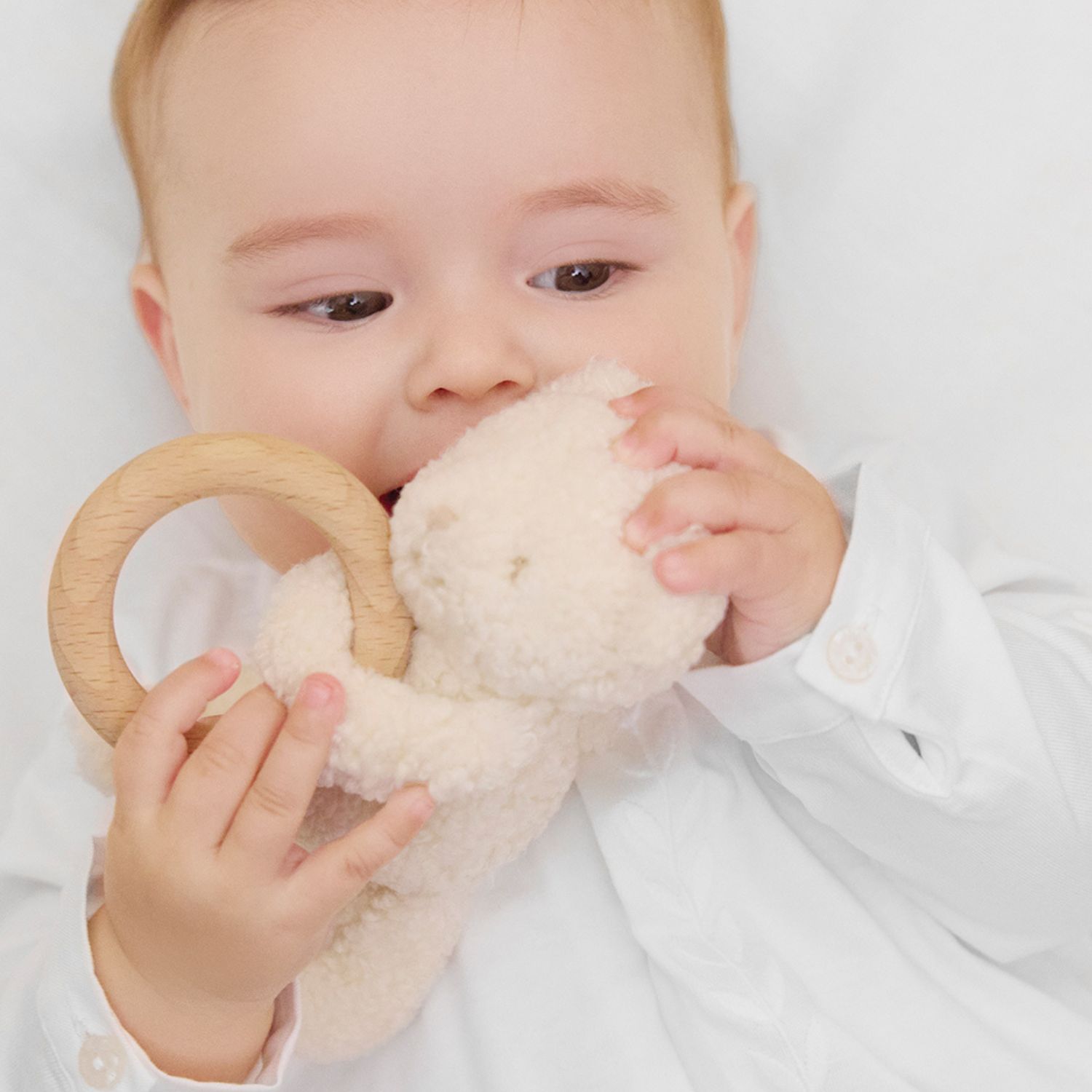 Hochet peluche Gaston l'ourson (Tartine et Chocolat) - Image 3