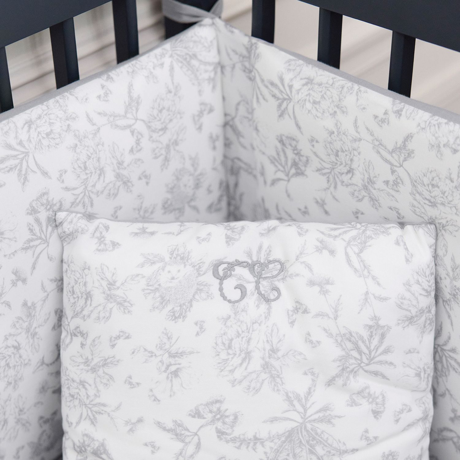 Tour de lit adaptable Toile de Jouy gris (Tartine et Chocolat) - Image 1