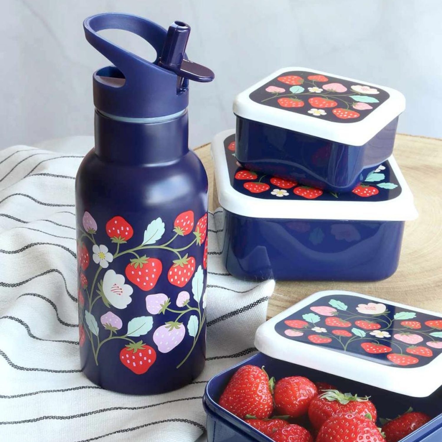 Gourde isotherme Fraises (350 ml) (A Little Lovely Company) - Image 4