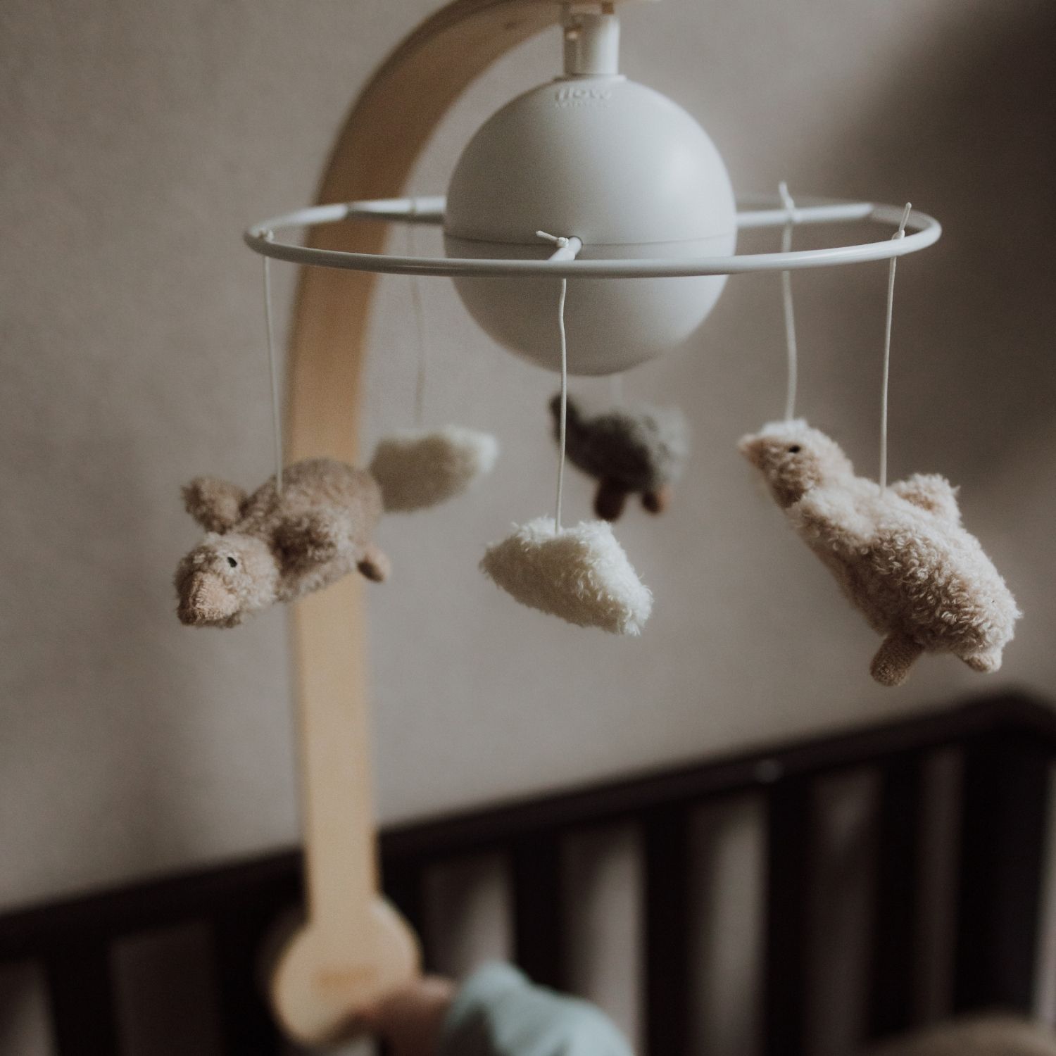 Mobile pour bébé en bois Liva Oie blanc (FLOW) - Image 3