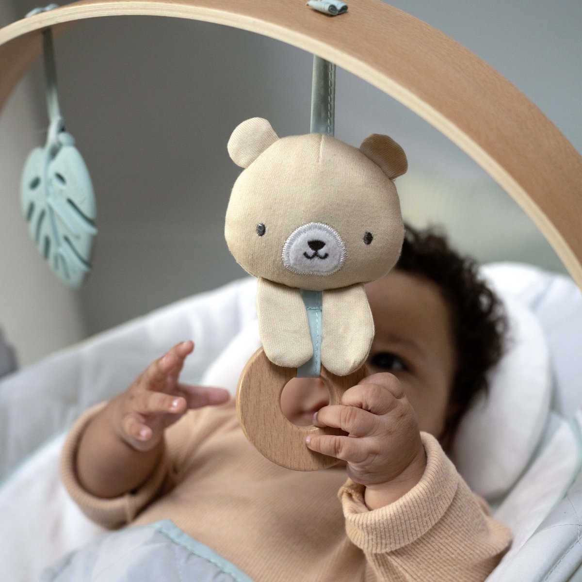 Transat Cozy Spot avec arche en bois (Kids2) - Image 3
