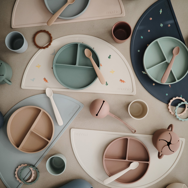 Mushie - Assiette à compartiments en silicone avec ventouse Cloudy mauve