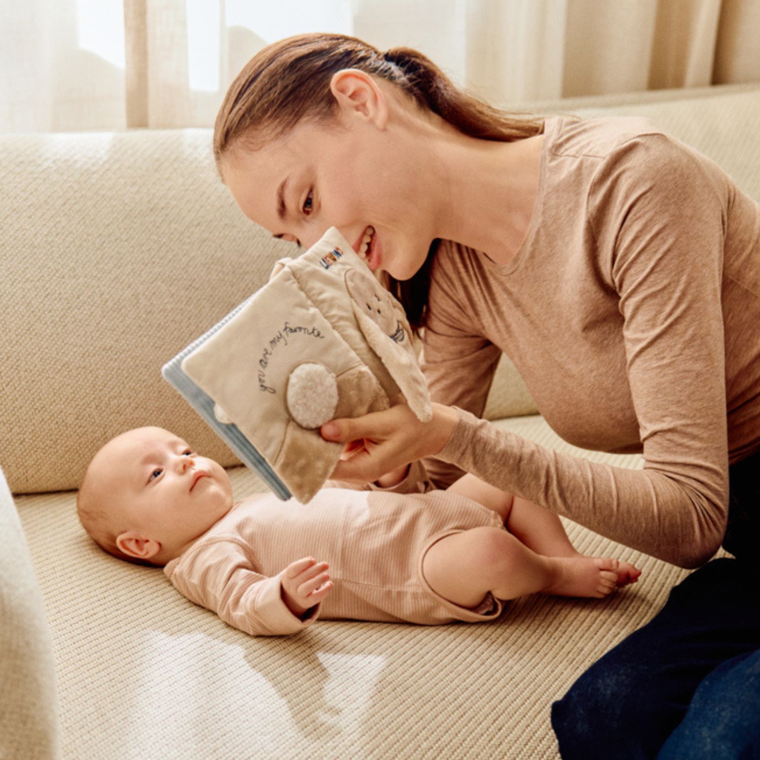 Livre d'activités bébé Fey (Liewood) - Image 1