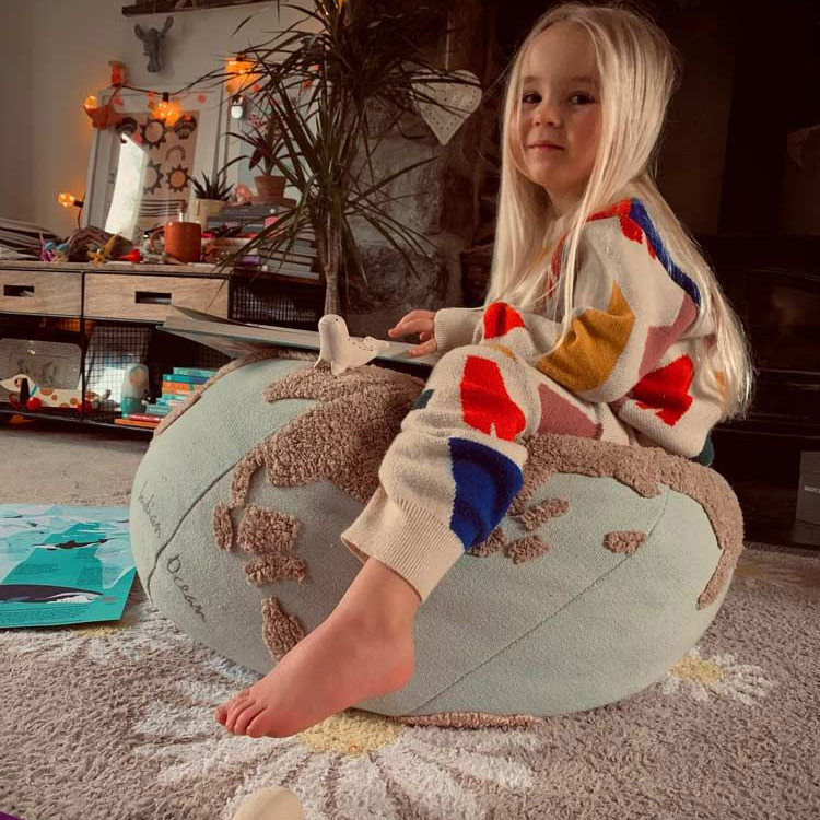 Pouf World Map Back-to-School (45 x 50 cm) (Lorena Canals) - Image 3