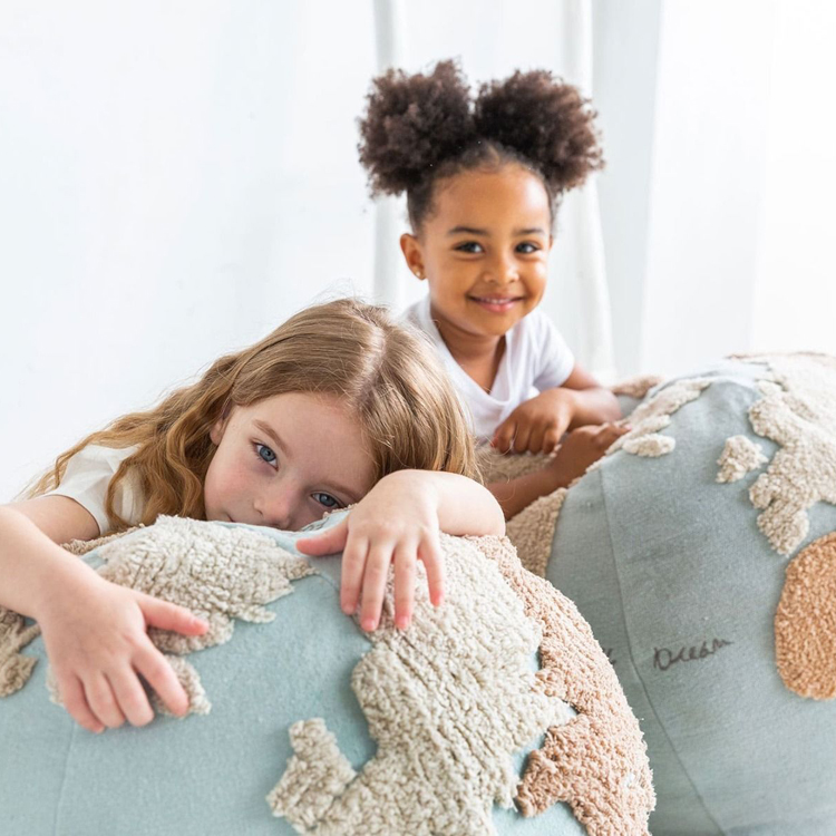 Pouf World Map Back-to-School (45 x 50 cm) (Lorena Canals) - Image 4