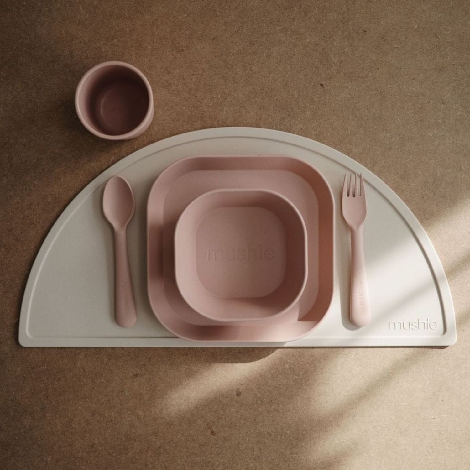 Coffret repas en silicone Blush (3 pièces) (Mushie) - Image 1