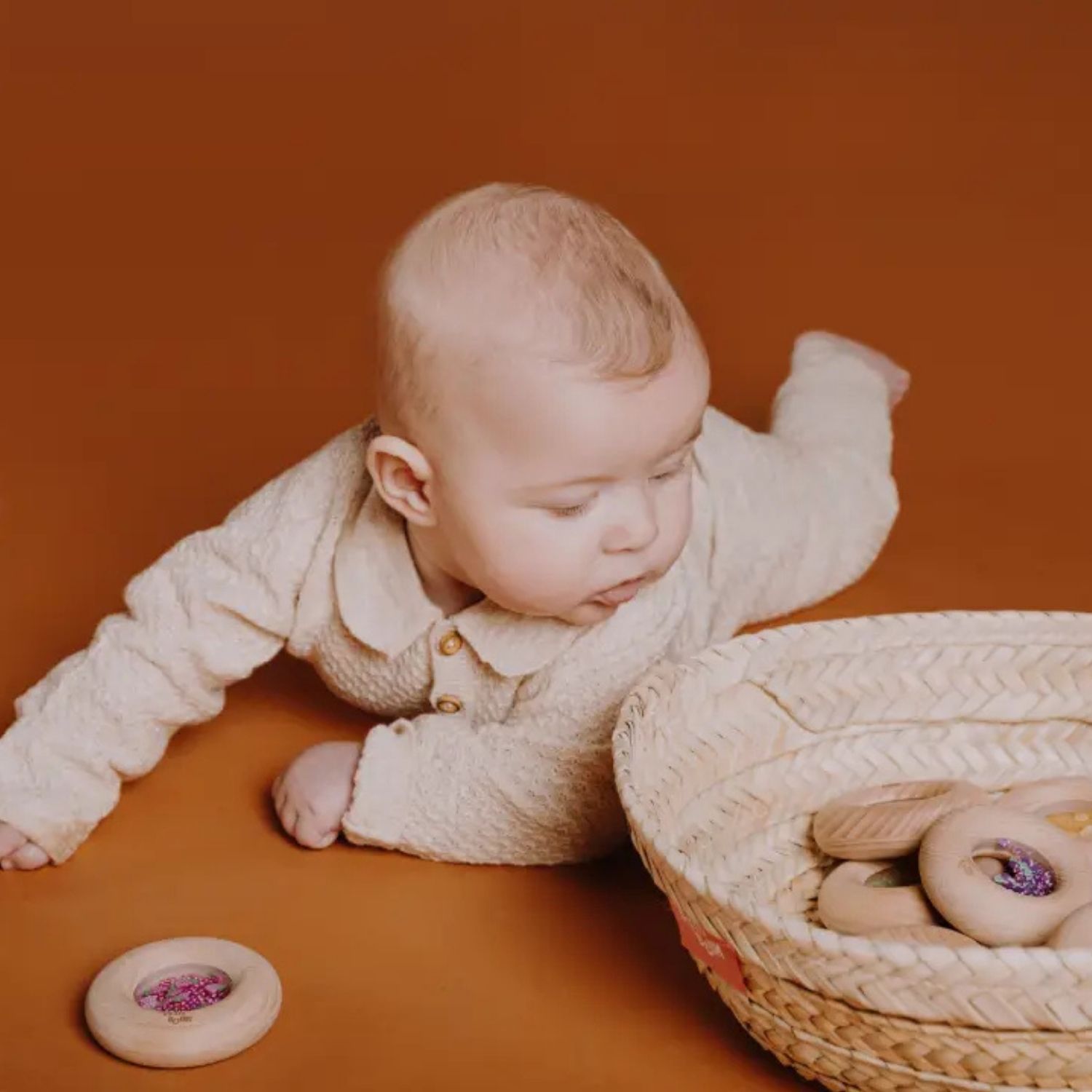 Hochet sensoriel Sensory Donut Grappes de raisin (Petit Boum) - Image 5