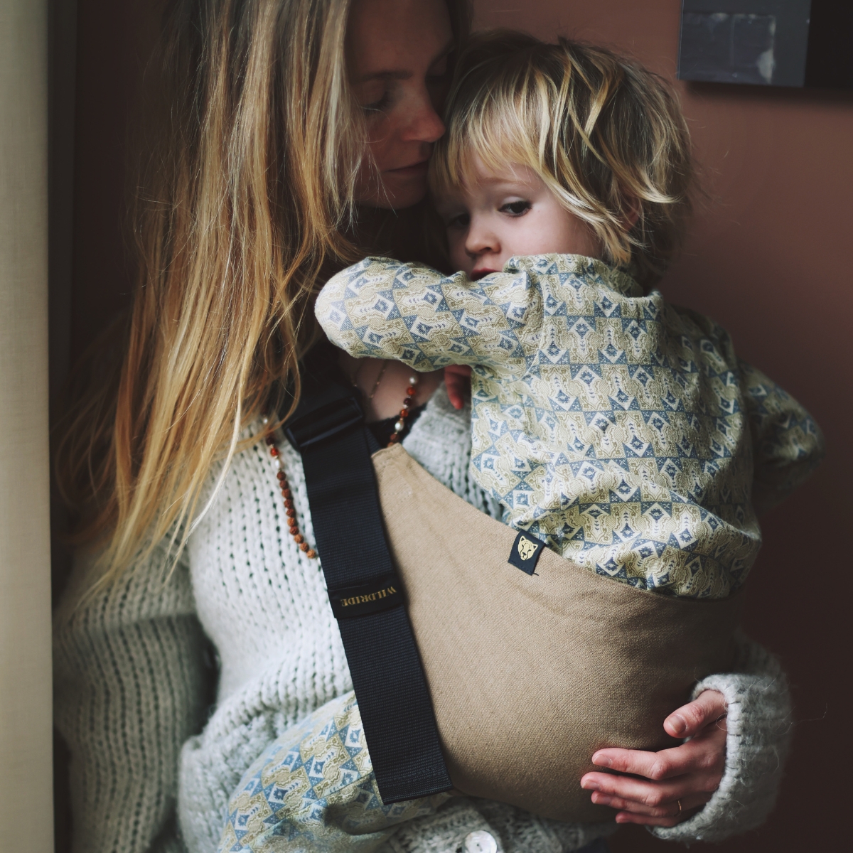 Porte bébé enfant en lin Camel (Wildride) - Image 2