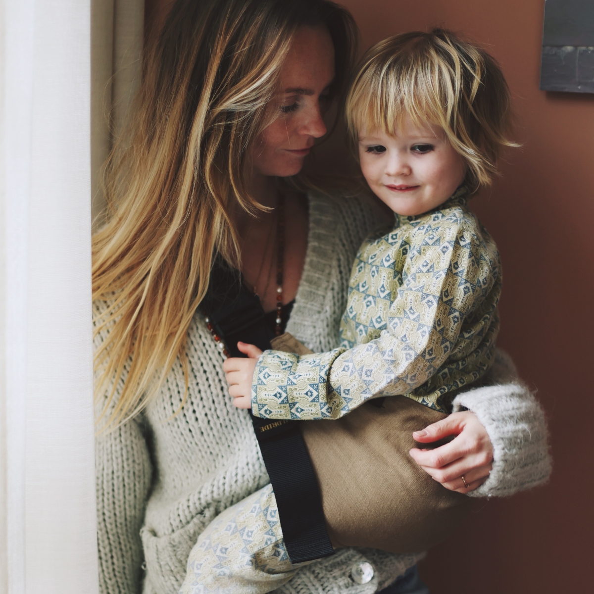 Porte bébé enfant en lin Camel (Wildride) - Image 5