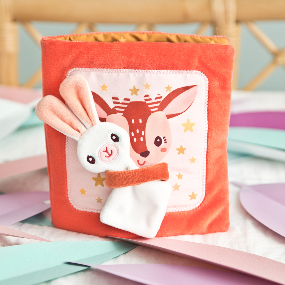 Livre d'activités en tissu Stella et son doudou (Lilliputiens) - Image 2